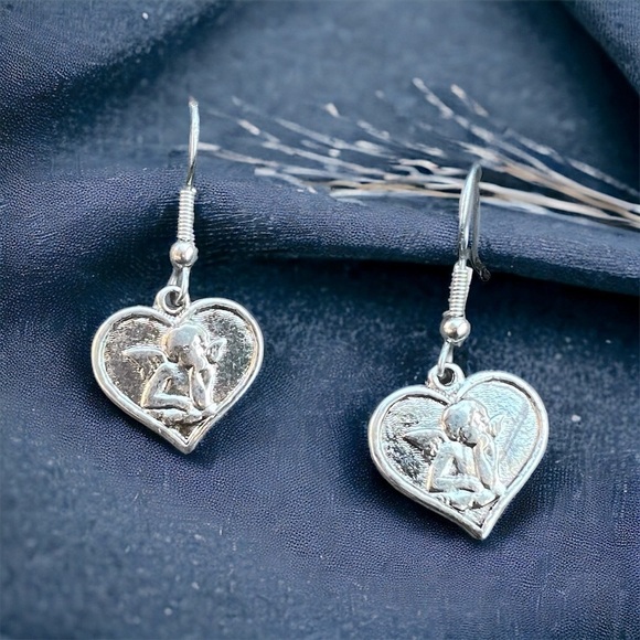 Silver Tone Cherub‎ 1" Heart Earrings Hypoallergenic Made in USA - Picture 1 of 1